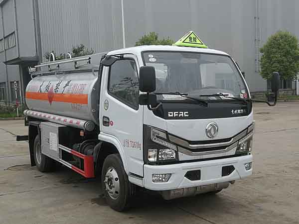 楚胜牌CSC5075GJY6A型加油车