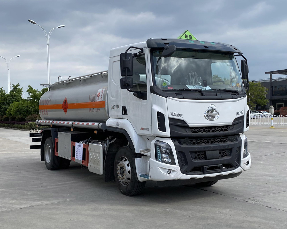 楚胜牌CSC5187GYYEL6A型运油车