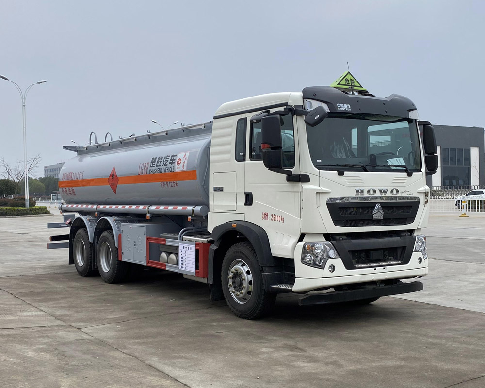 楚胜牌CSC5267GYYZ6A型运油车